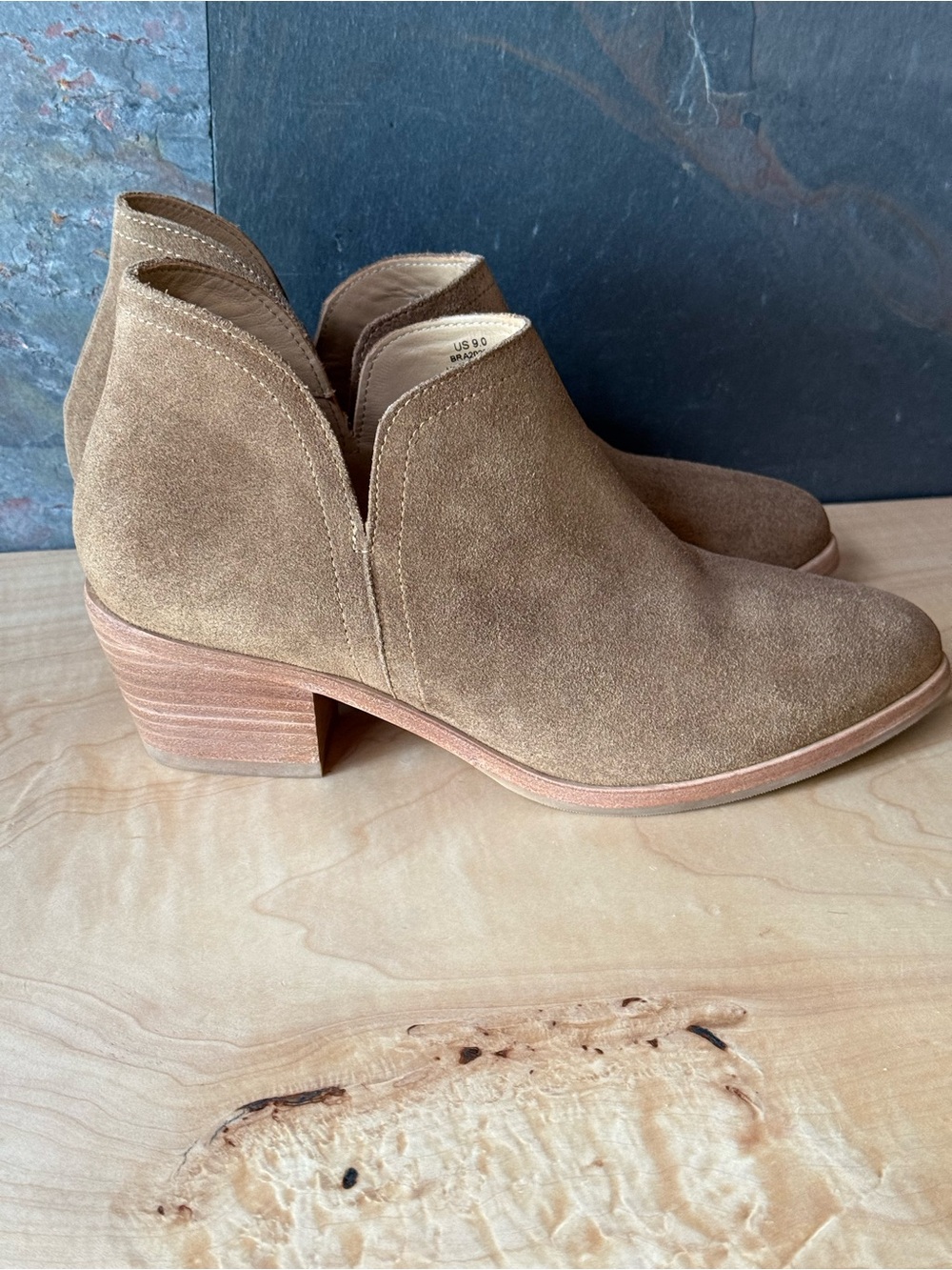 Nisolo Mia Tan suede ankle bootie, 9, leather upper, lining, outsole. Mexico